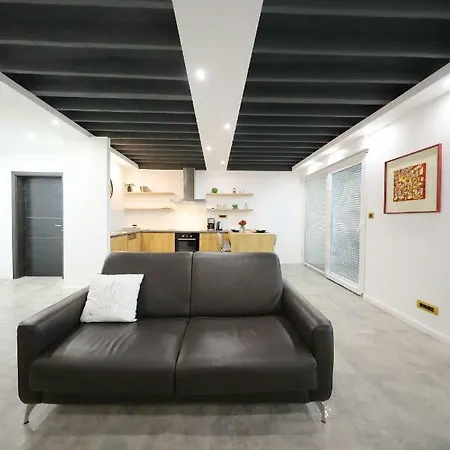 Harbour Sea View Apartment *