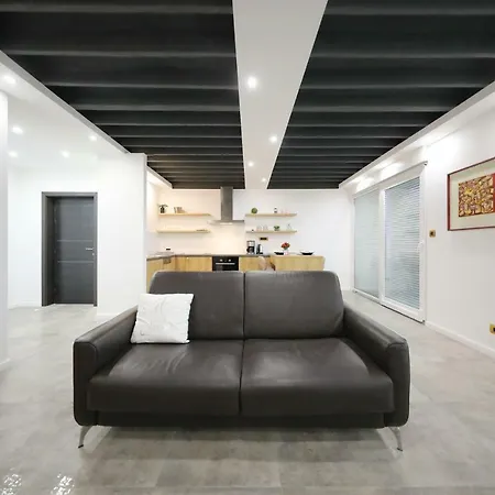 Harbour Sea View Apartment *