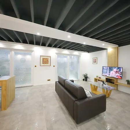 Harbour Sea View Apartment *