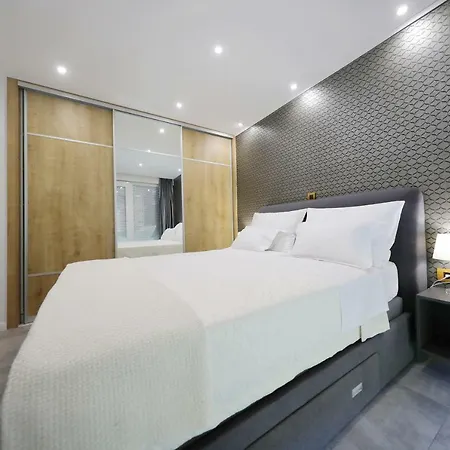 Harbour Sea View Apartment *